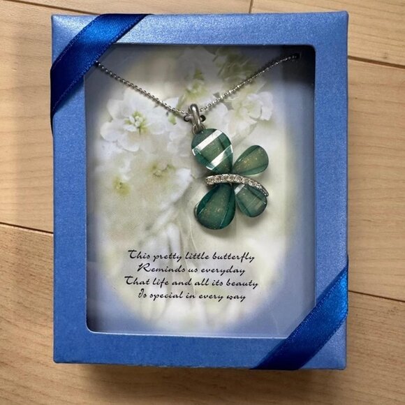 NIB Y2K Butterfly Rhinestone Necklace – Green Pendant in Blue Gift Box - Picture 2 of 6